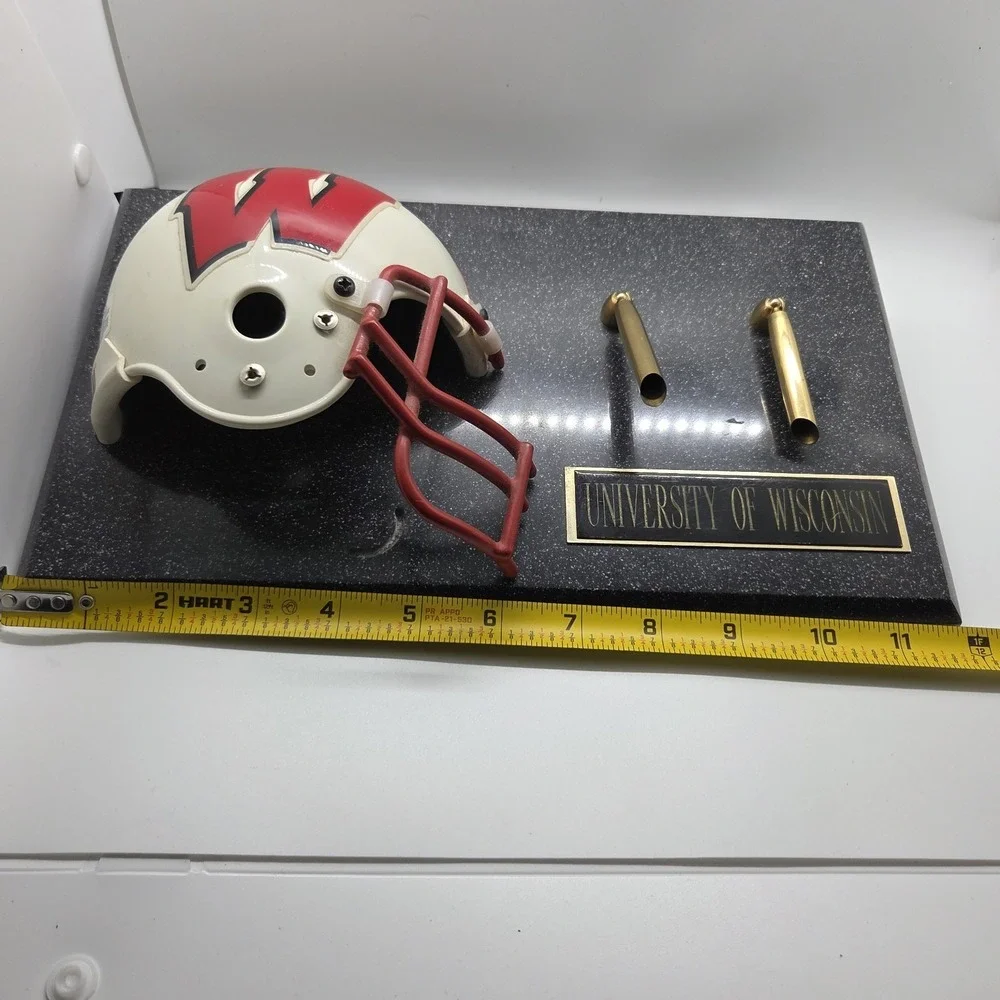 VTG University of Wisconsin Badgers Mini Helmet Desk Caddy‎